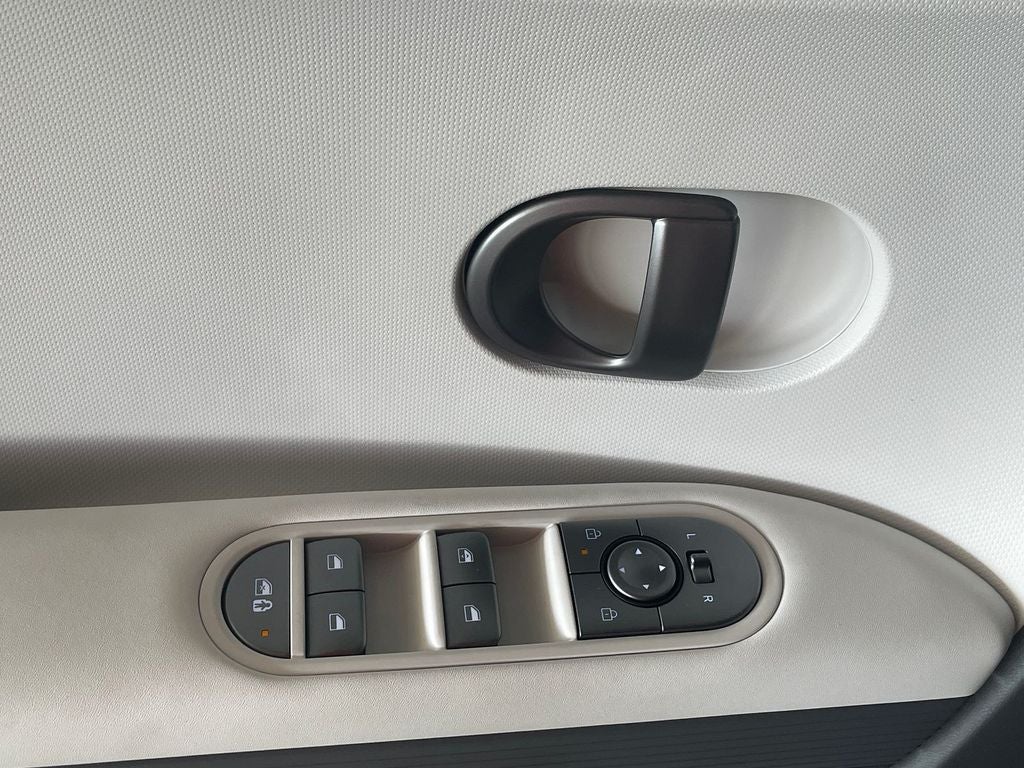 2025 Hyundai IONIQ 5 SE