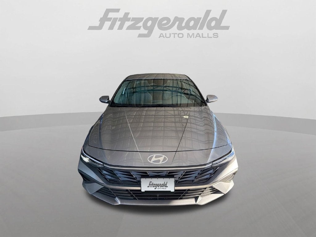 2025 Hyundai ELANTRA SE