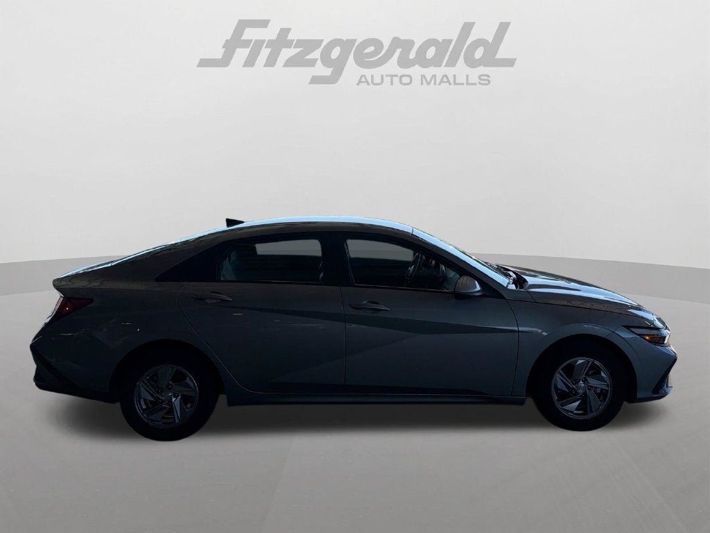 2025 Hyundai ELANTRA SE