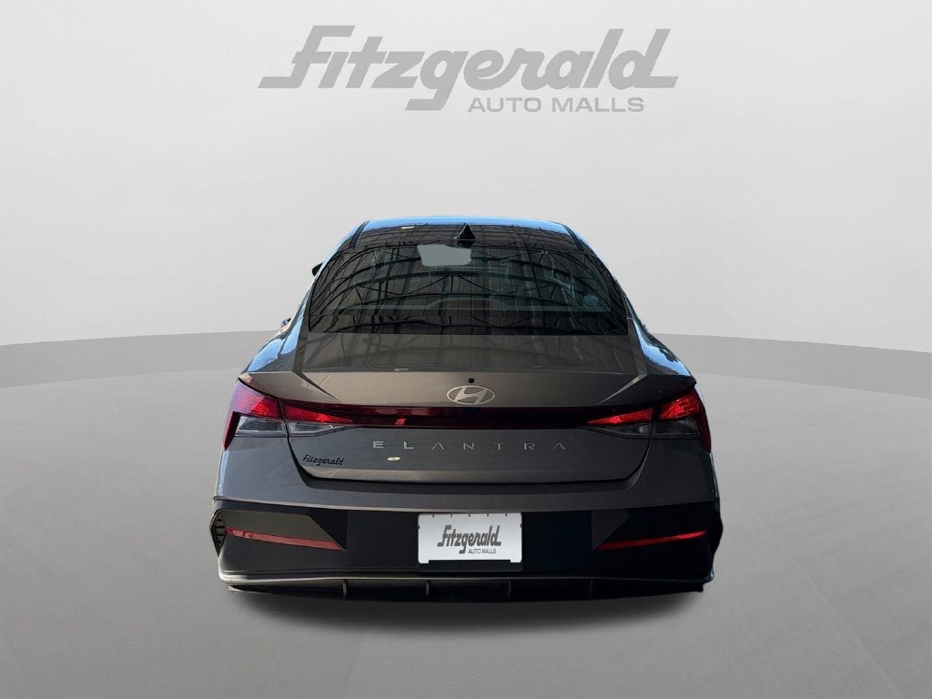 2025 Hyundai ELANTRA SE