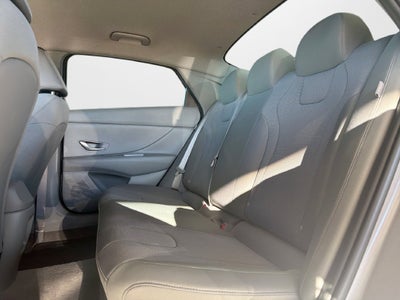 2025 Hyundai ELANTRA SE
