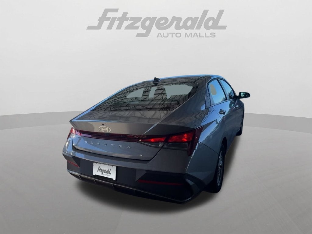 2025 Hyundai ELANTRA SE