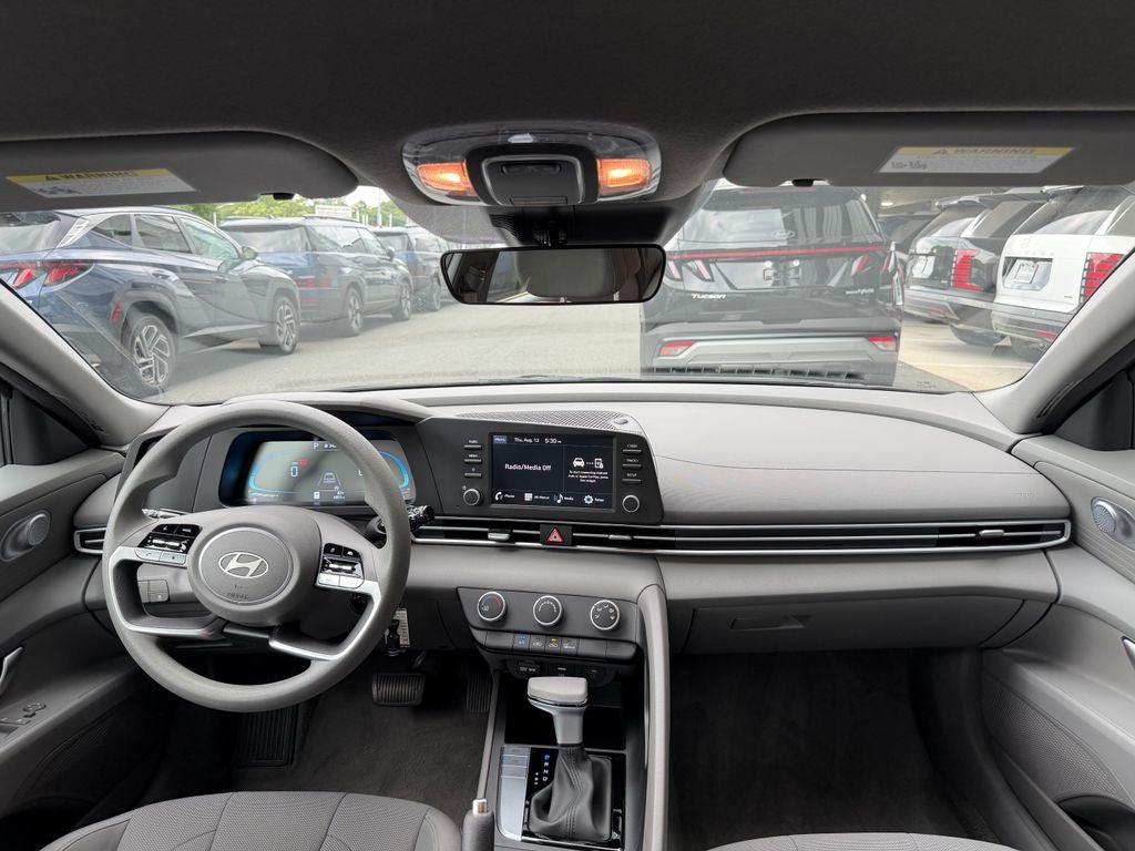 2025 Hyundai ELANTRA SE