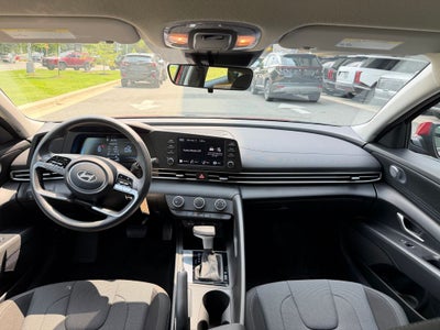 2025 Hyundai ELANTRA SE