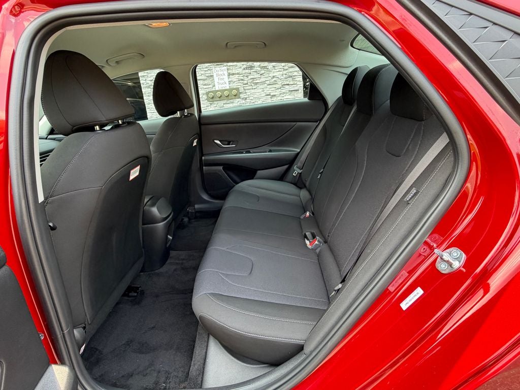 2025 Hyundai ELANTRA SE
