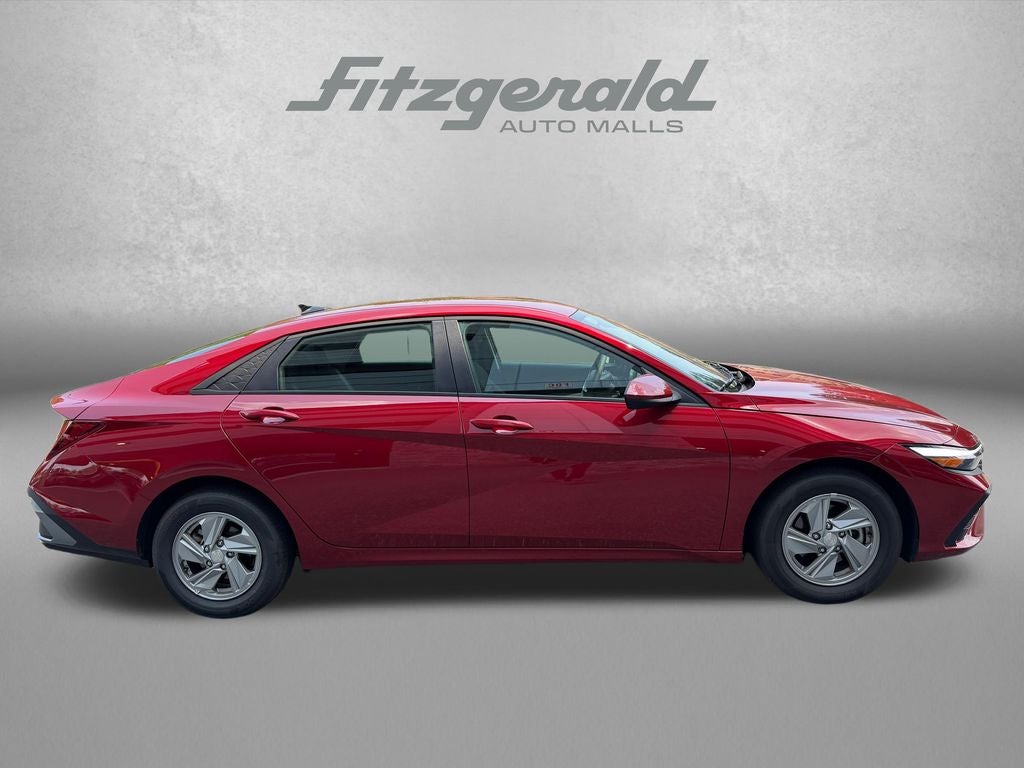 2025 Hyundai ELANTRA SE