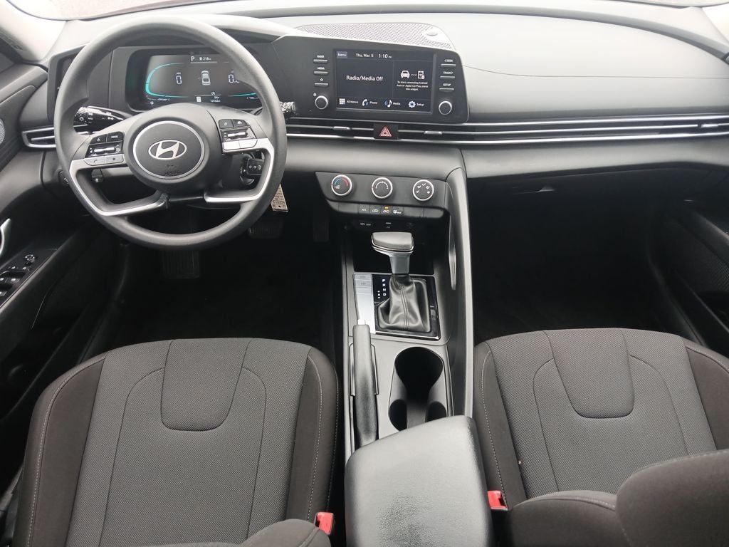 2025 Hyundai ELANTRA SE