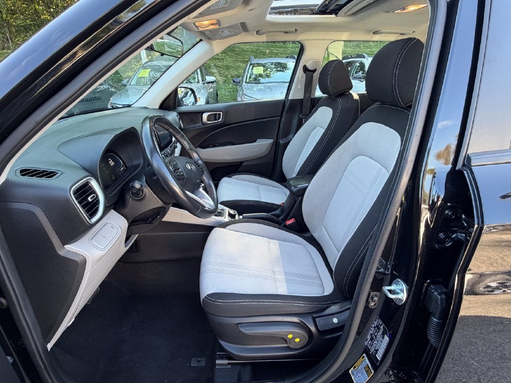 2025 Hyundai VENUE SEL