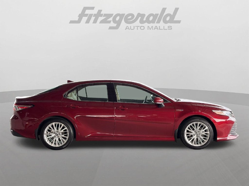 2019 Toyota Camry Hybrid XLE