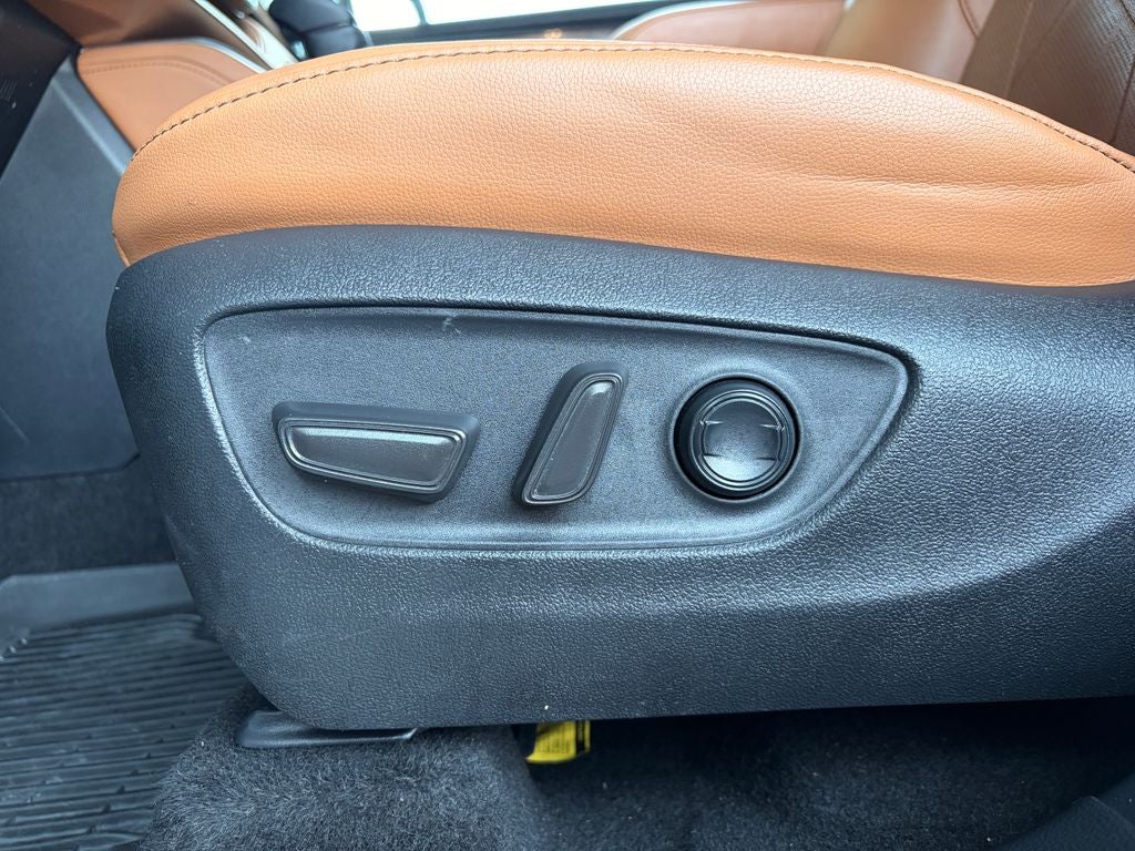 2025 Toyota Highlander Hybrid Platinum