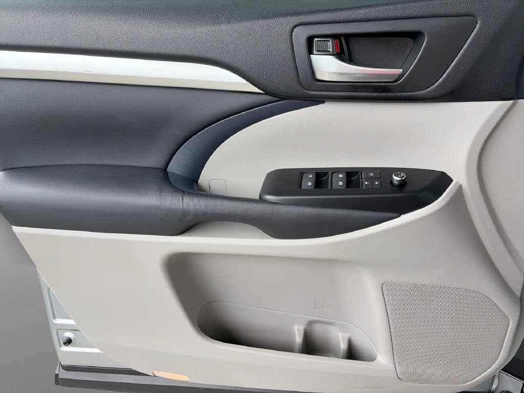 2014 Toyota HIGHLANDER XLE V6
