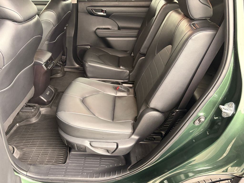 2025 Toyota HIGHLANDER XLE