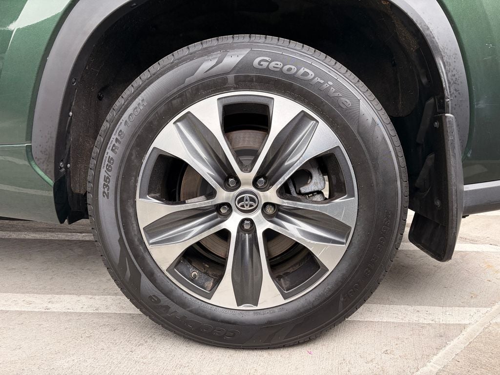2025 Toyota HIGHLANDER XLE