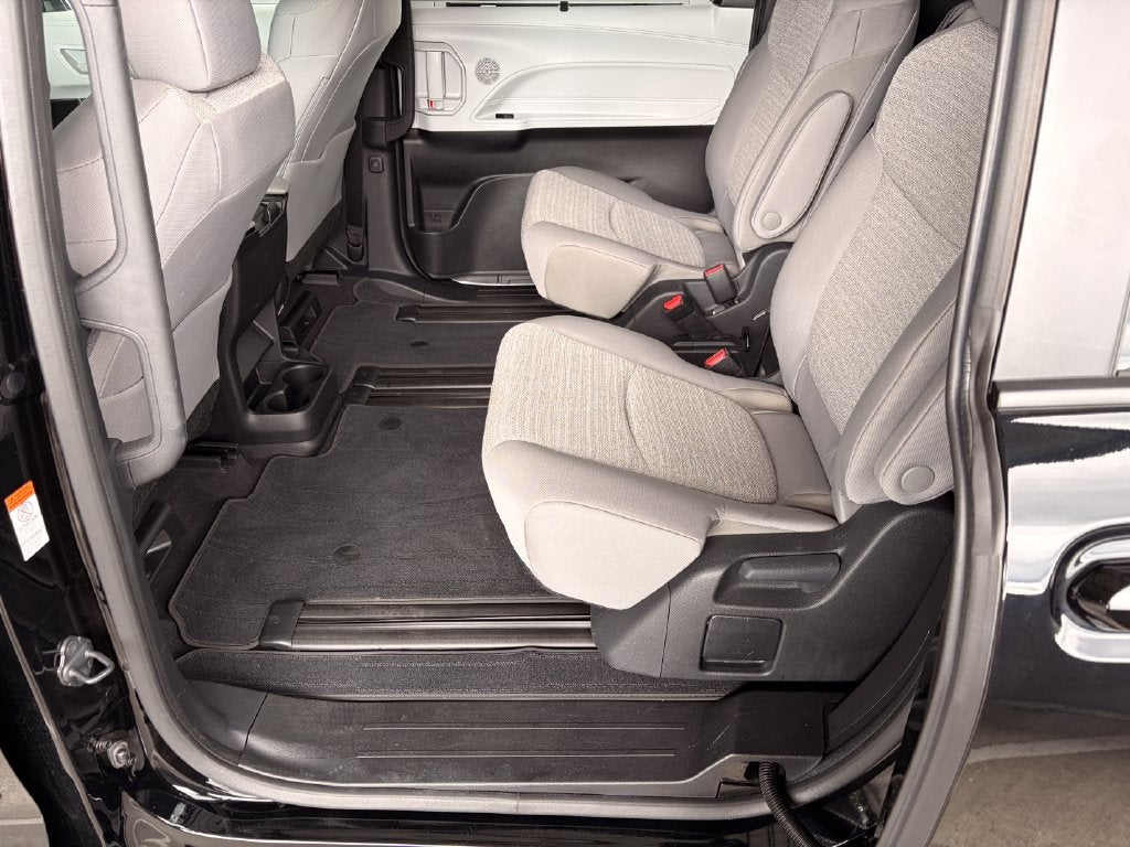 2026 Toyota Sienna LE 7 Passenger