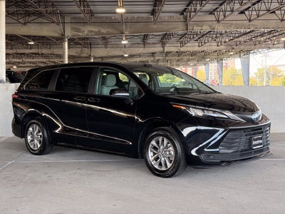 2025 Toyota Sienna LE 8 Passenger