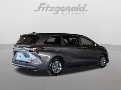 2025 Toyota Sienna LE 8 Passenger