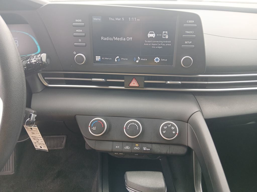 2025 Hyundai ELANTRA SE