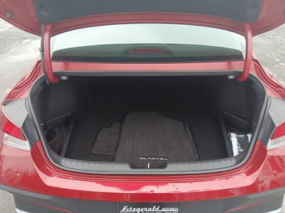 2025 Hyundai ELANTRA SE