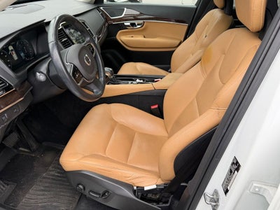 2016 Volvo XC90 T6 Momentum