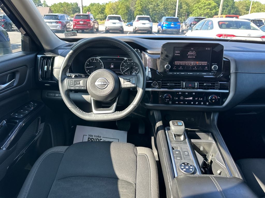 2022 Nissan Pathfinder SV