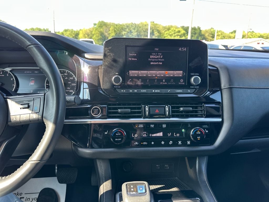 2022 Nissan Pathfinder SV