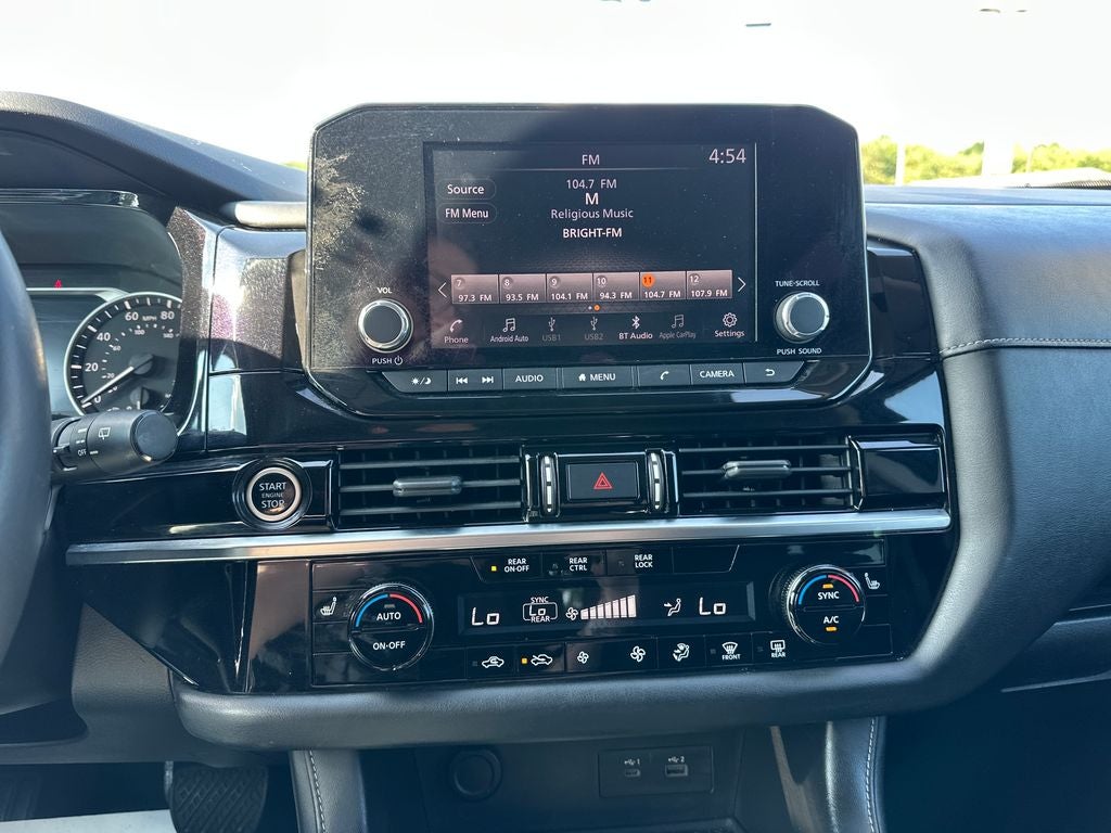 2022 Nissan Pathfinder SV