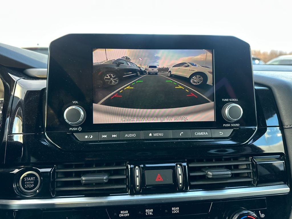 2024 Nissan Pathfinder SV