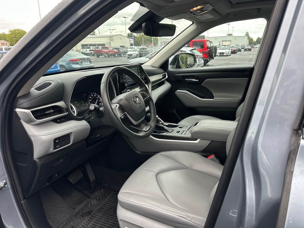 2022 Toyota HIGHLANDER XLE