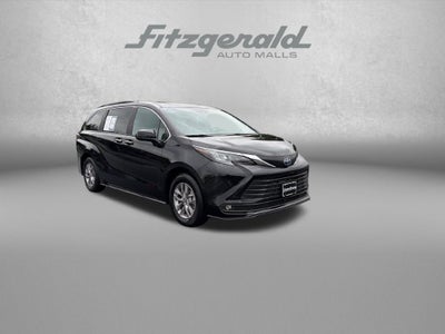 2025 Toyota Sienna XLE 8 Passenger