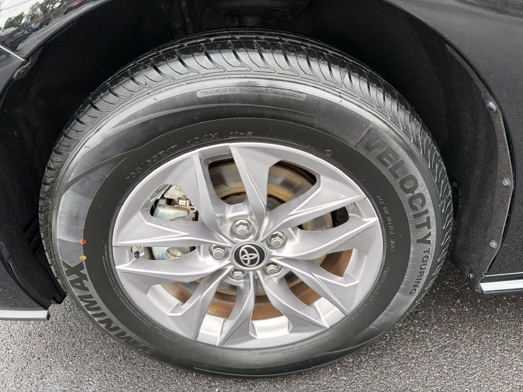 2025 Toyota Sienna XLE 8 Passenger