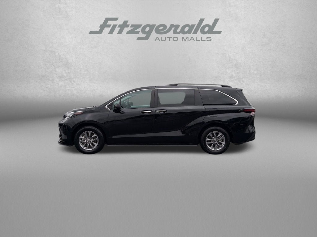 2025 Toyota Sienna XLE 8 Passenger