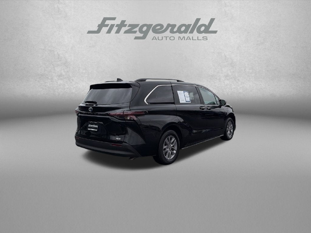 2025 Toyota Sienna XLE 8 Passenger