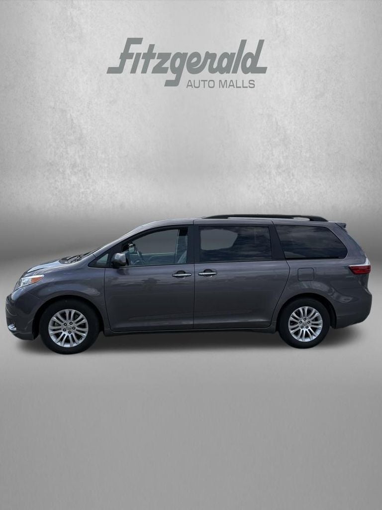 2017 Toyota Sienna XLE 8 Passenger
