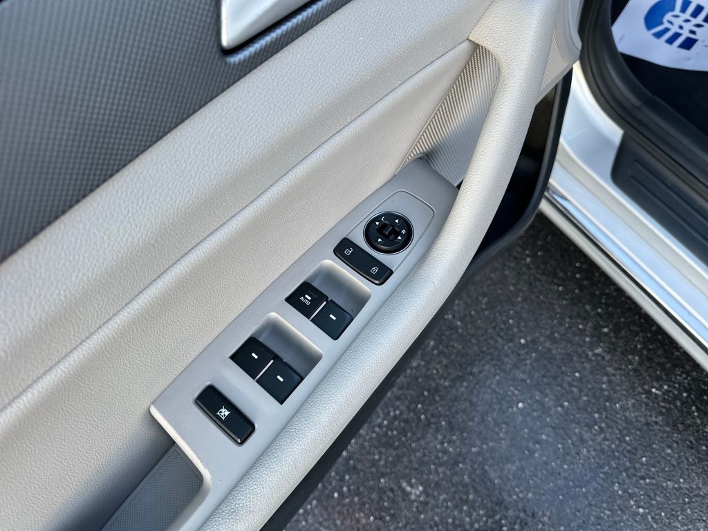 2016 Hyundai SONATA HYBRID SE