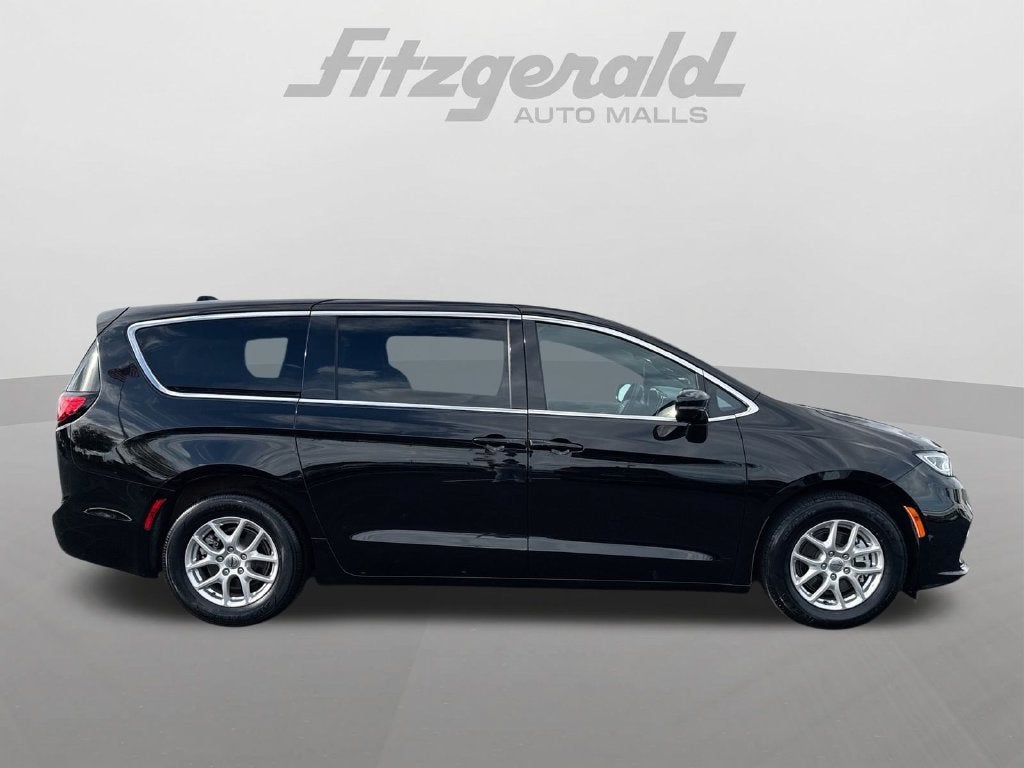 2024 Chrysler Pacifica Touring