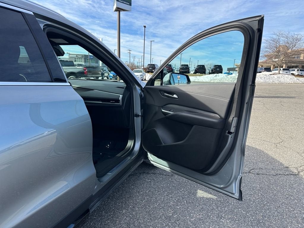 2025 Cadillac XT4 Premium Luxury