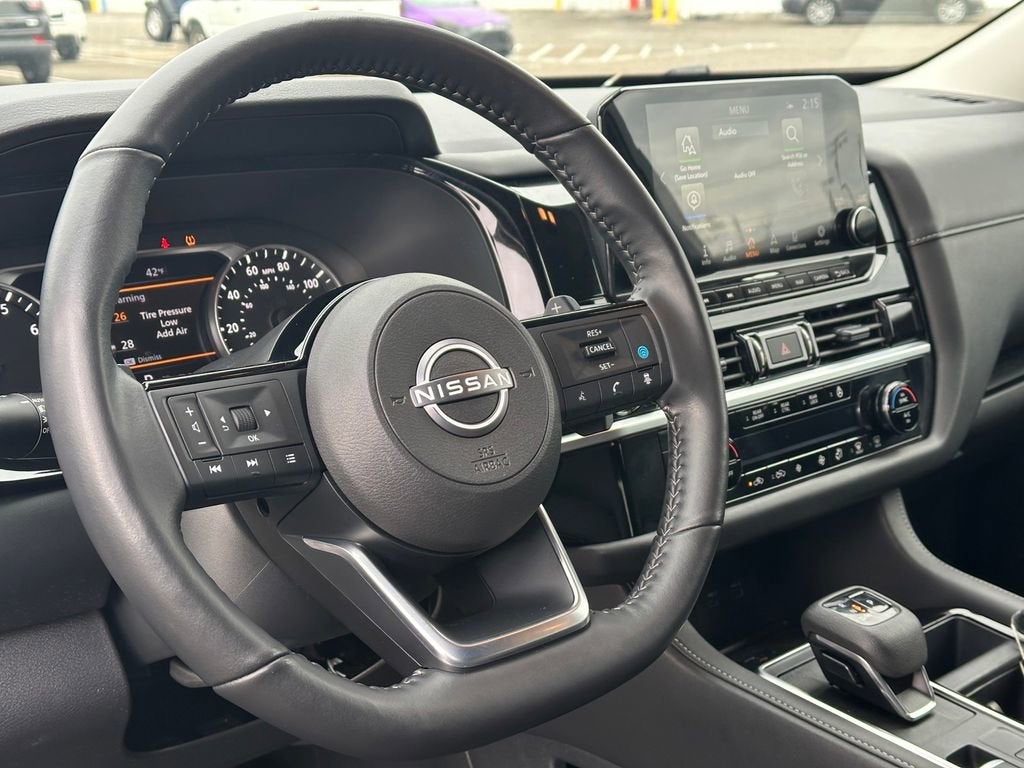 2025 Nissan Pathfinder SL