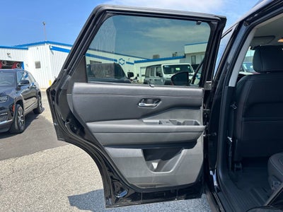 2025 Nissan Pathfinder SL 4WD