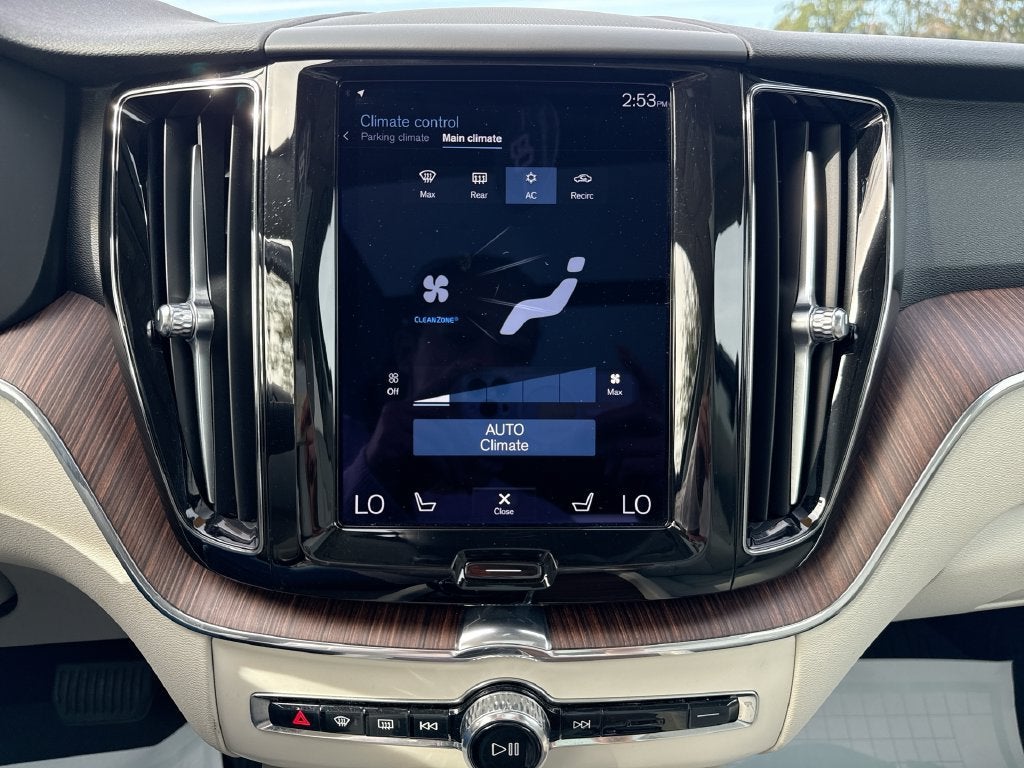 2021 Volvo XC60 T5 Momentum
