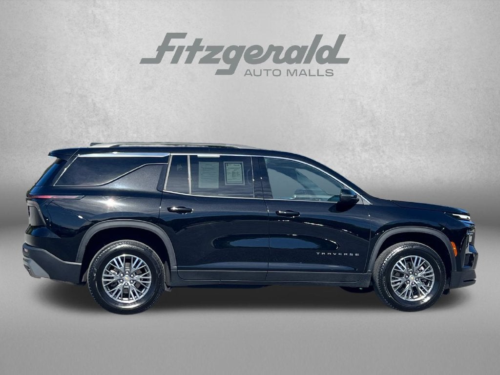 2025 Chevrolet Traverse LT