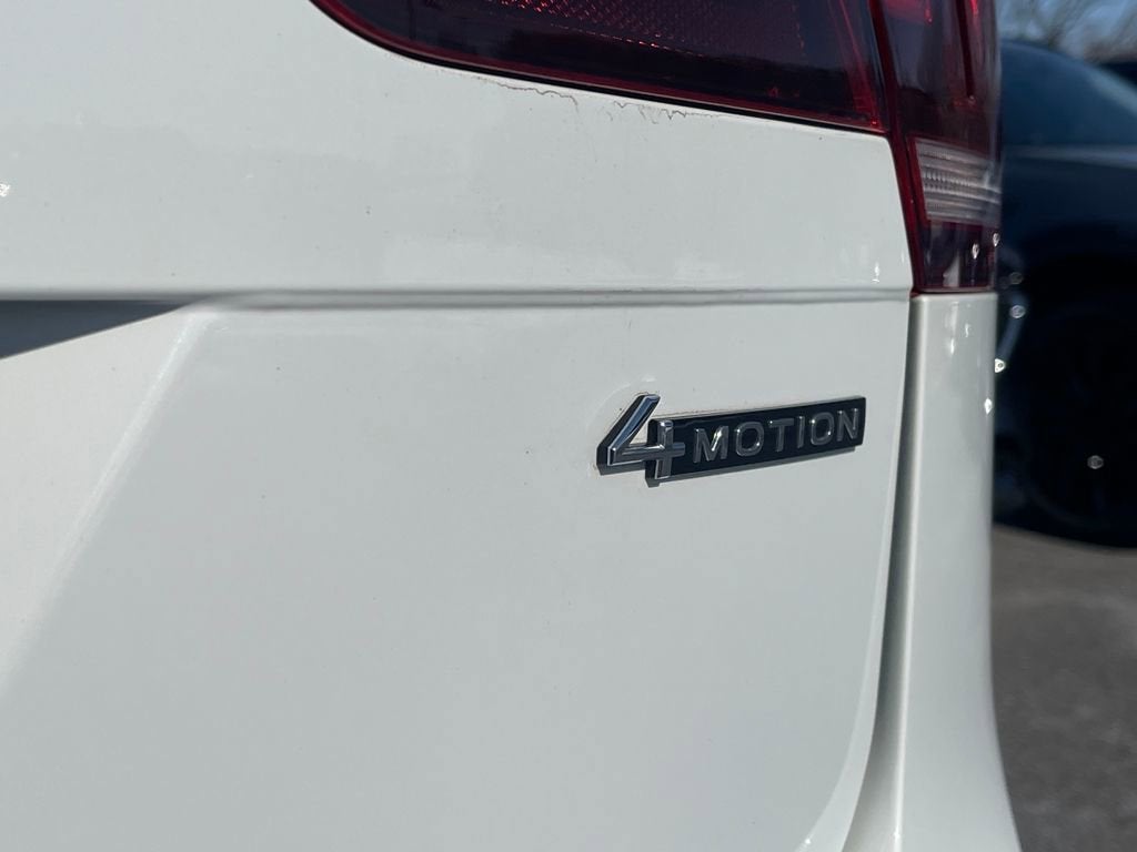 2022 Volkswagen Tiguan SE R-Line Black