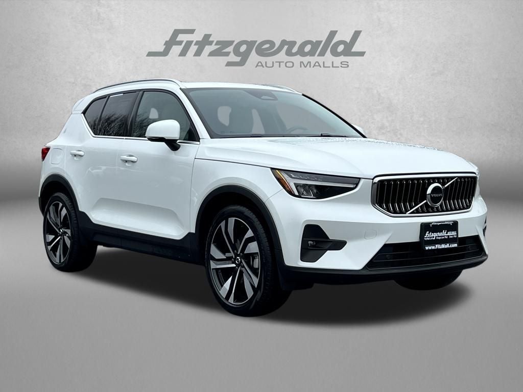 2023 Volvo XC40 Plus Bright Theme
