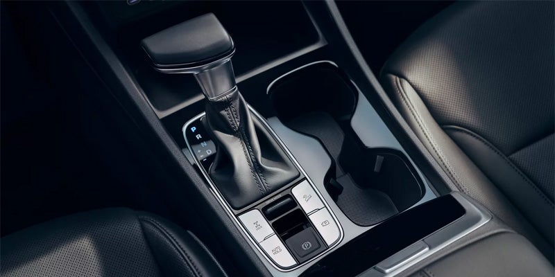 Hyundai Santa Cruz manual gear shift and center console controls